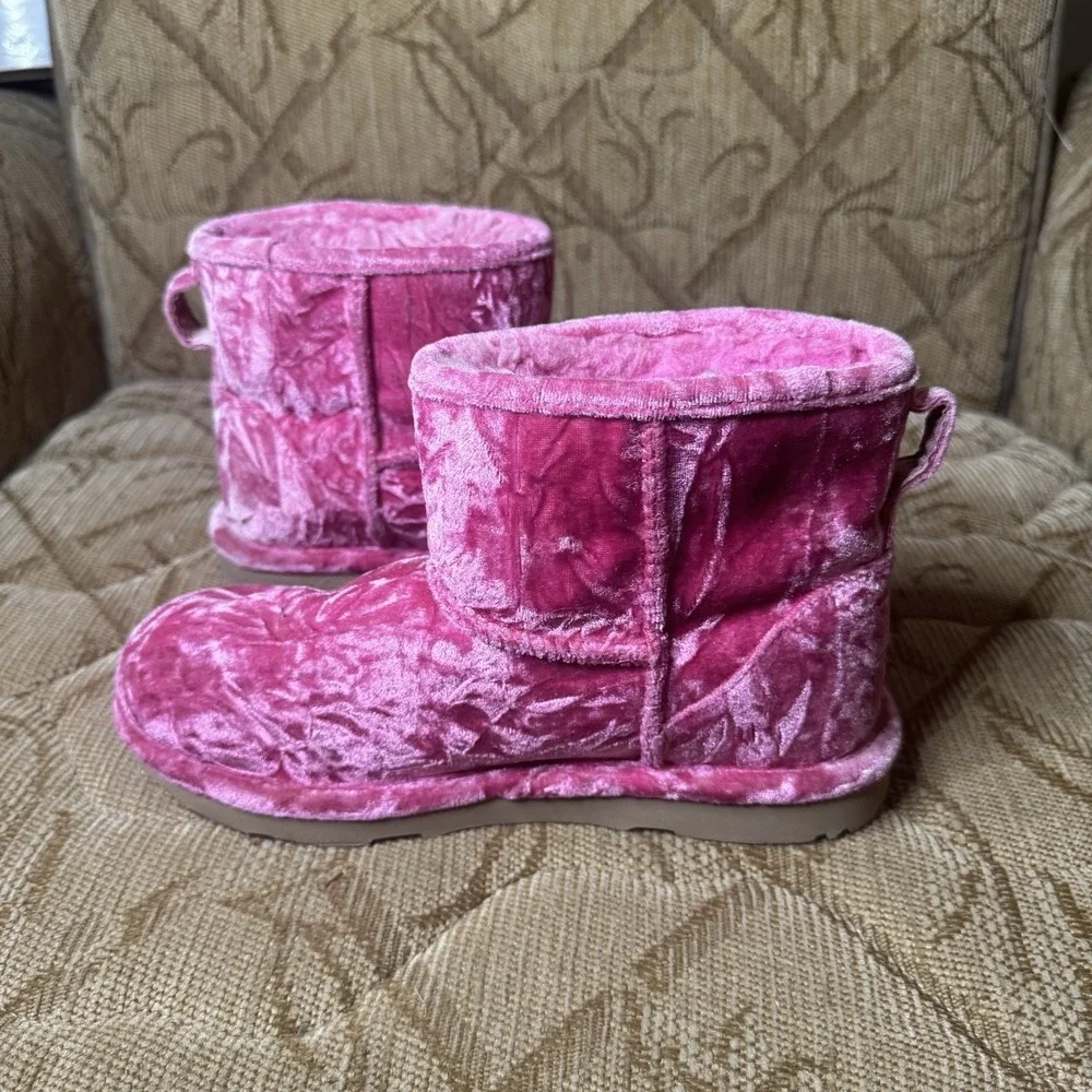 UGG 1142070k classic mini II velvet boot girls pink raspberry fur new size 5 EUC